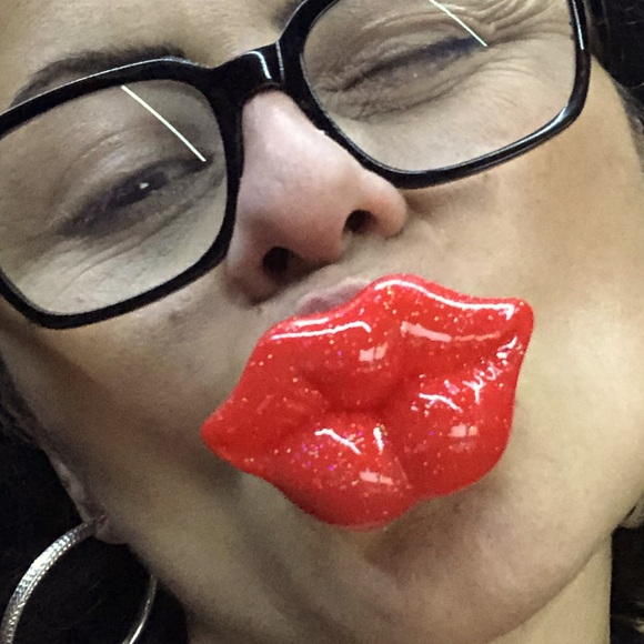 Meet your Posher, Sorina - Picture 1 of 1